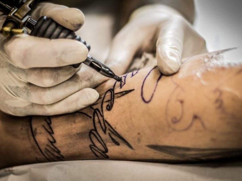 Psikologët: Njerëzit që kanë tatuazhe ndryshojnë nga të tjerët në tre karakteristika