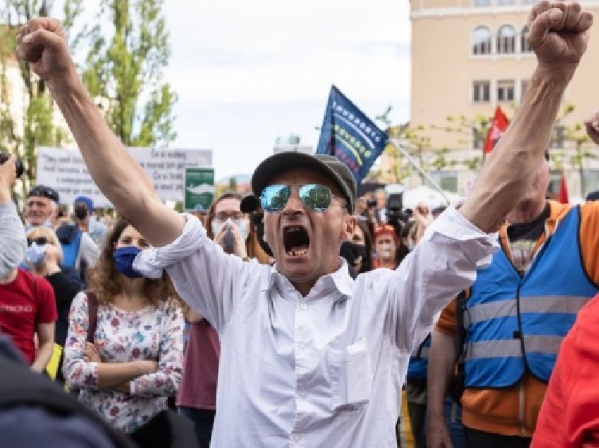 ​Sllovenët protestojnë kundër kryeministrit, në prag të marrjes së presidencës së BE-së