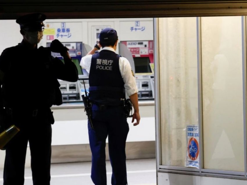 Japoni: Një burrë plagos 17 persona në metro