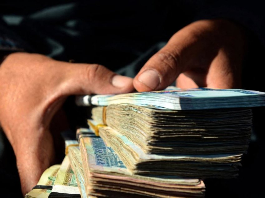 Talibanët ndalojnë përdorimin e valutave të huaja në Afganistan