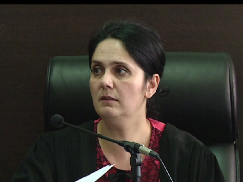 Gjykata pranon gjykimin e shkurtuar për Enkelejda Hoxhën dhe nëntë të akuzuarit e tjerë