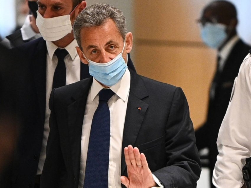 Sarkozy refuzon të përgjigjet, nuk i bindet gjyqtarit në sallën e gjyqit