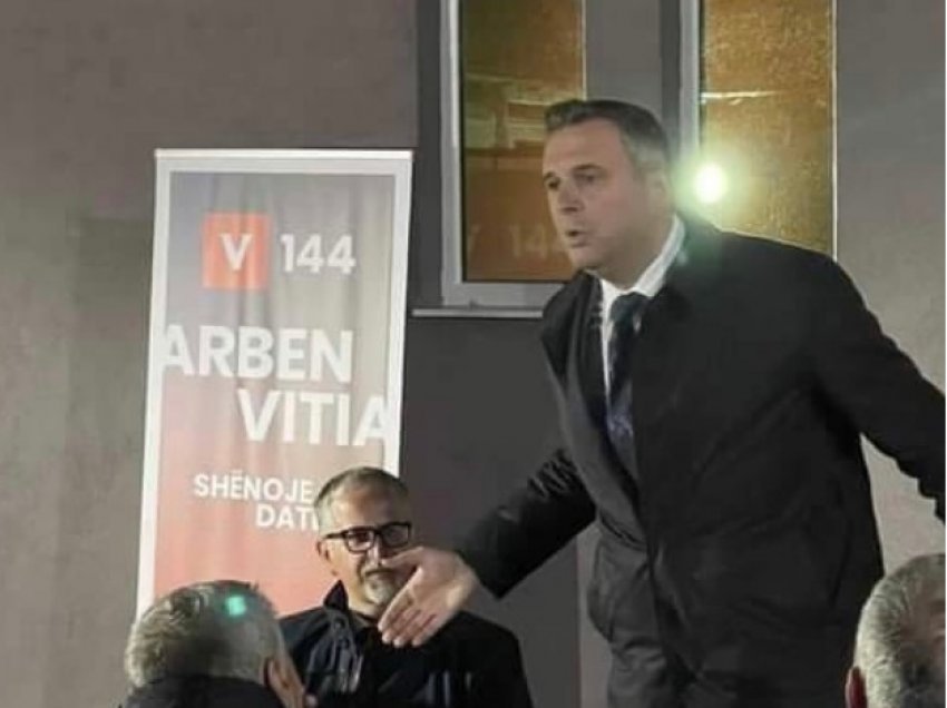 Arben Vitia krah për krah me Mefail Bajqinovcin, kërkojnë vota në Prishtinë