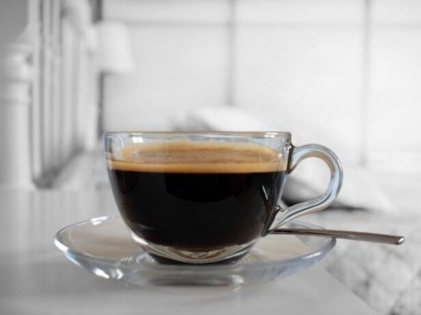 Pse duhet të ndaloni ringrohjen e kafesë në mikrovalë sa më shpejt që të jetë e mundur