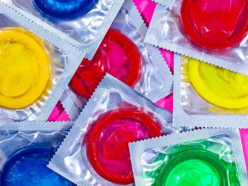 Krijohet prezervativi i parë unisex në botë - mund të përdoret nga femrat dhe meshkujt