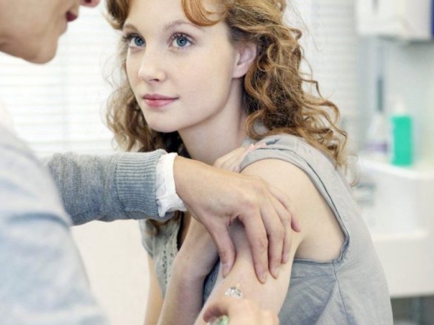 Studimi: Vaksina HPV ul rastet e kancerit të qafës së mitrës deri në 90 për qind