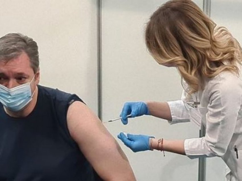 Vuçiq merr dozën e tretë të vaksinës kineze