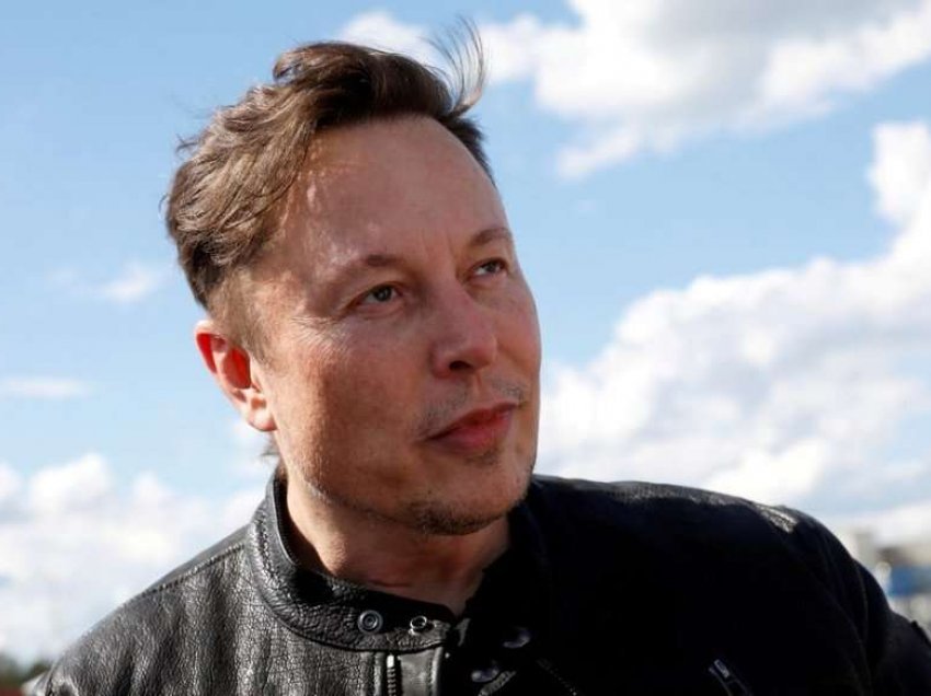 Musk, ndjekësve në Twitter: A duhet të shes 10% të aksioneve të Teslas