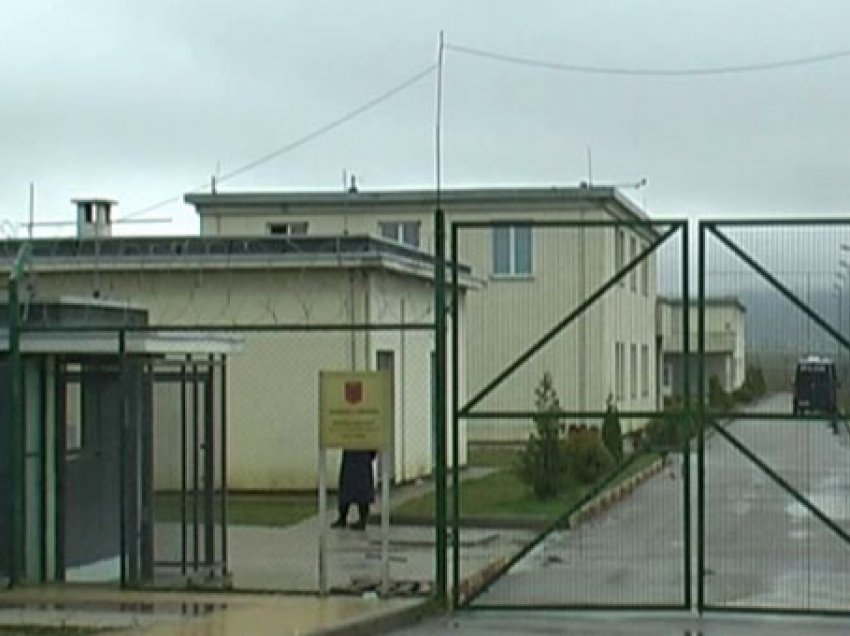 Situatë alarmante nga Covid në burgun e Drenovës, përkeqësohen edhe të dënuar të tjerë, transportohen me urgjencë drejt Tiranës