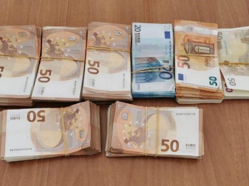 Sekuestrohen 70 mijë euro në Portin e Durrësit, u gjetën në autobusin e udhëtarëve