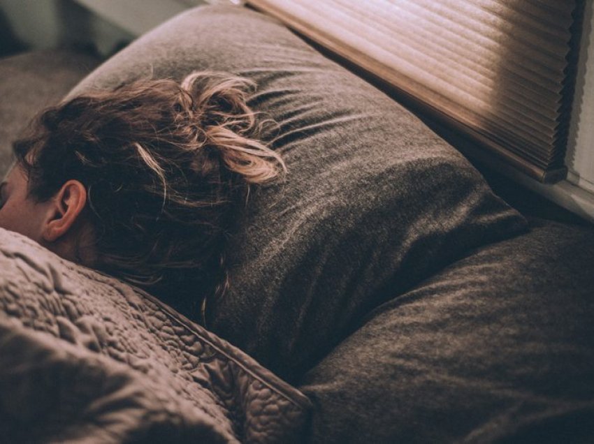 Një studim masiv me 88,000 njerëz tregon orën kur duhet të shkoni në shtrat