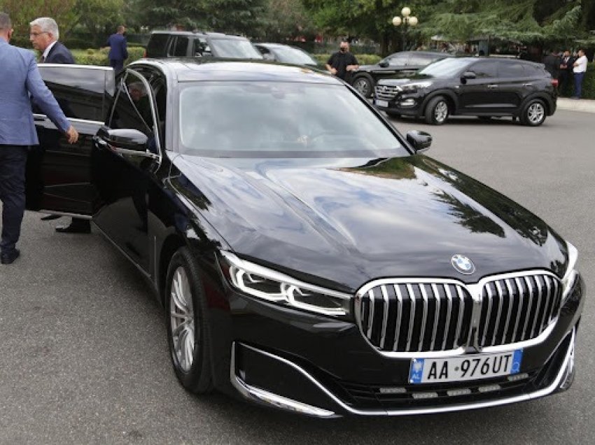 Vetura super luksoze BMW, ministri i vendos targa të personalizuara