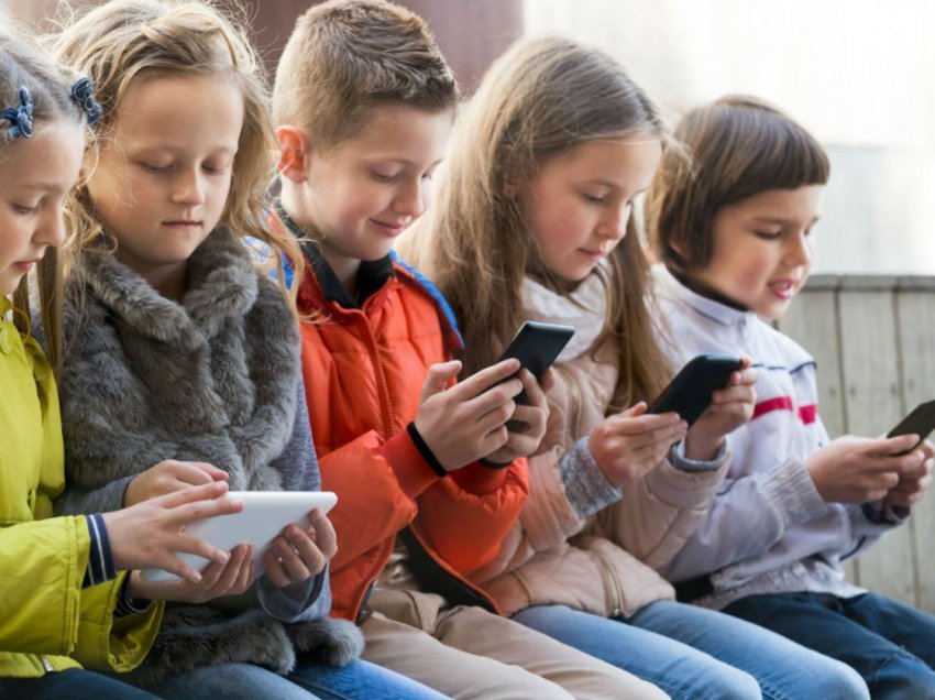 A duhet që fëmijët t'i përdorin mediat sociale?
