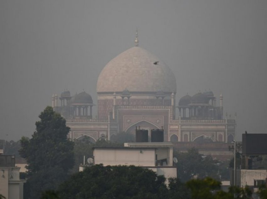 Pas pandemisë Covid India në alarm për ndotjen e lartë të ajrit, në Delhi shkollat mbyllen për një javë
