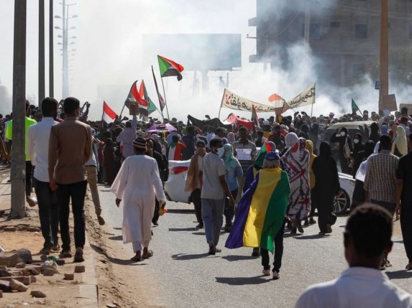 Forcat e sigurisë përdorin gaz lotsjellës kundër protestuesve në Sudan