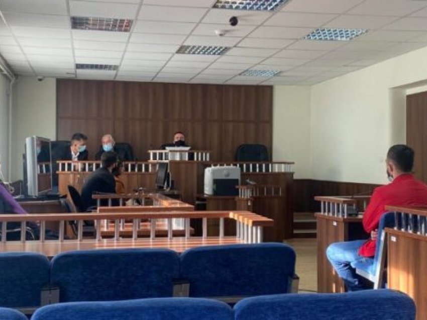 I grabitën taksistit 10 euro dhe një telefon nokia në Skenderaj, shtyhet gjykimi ndaj dy të akuzuarve