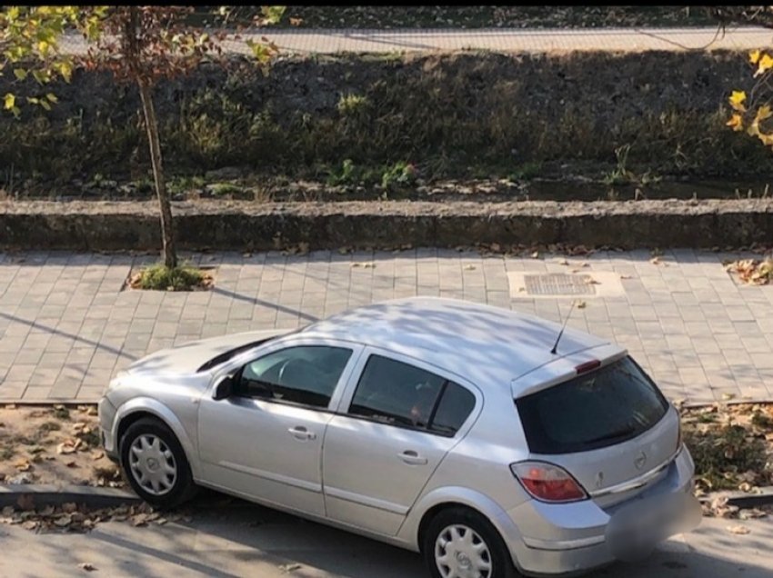 Gjobitet qytetari në Kacanik, parkoi automjetin në trotuar