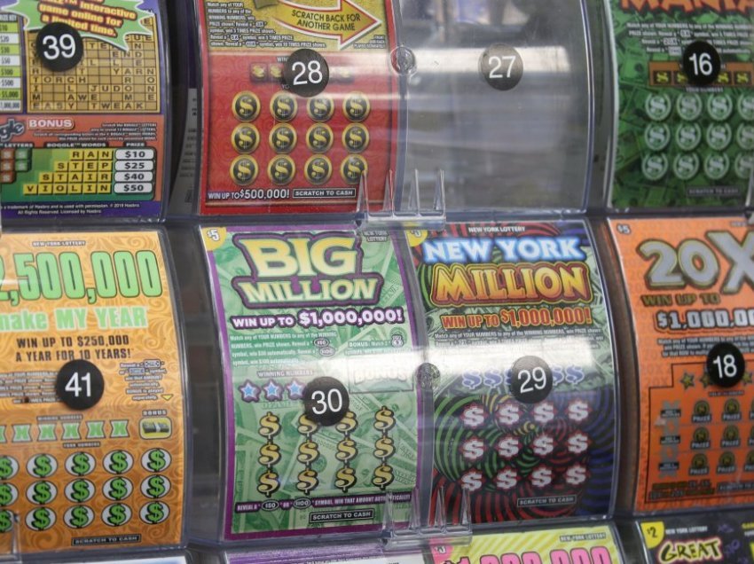 Gruaja fitoi lotari 200 mijë dollarë në ditën kur doli në pension