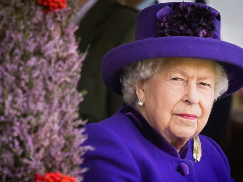 Familja mbretërore e shqetësuar për serialin 'The Crown', çfarë pritet ndodhë mes saj dhe Netflix-it