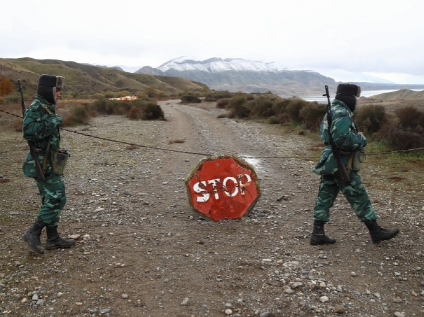 Tetë ushtarë të vrarë gjatë përleshjeve në kufirin Azerbajxhan-Armeni