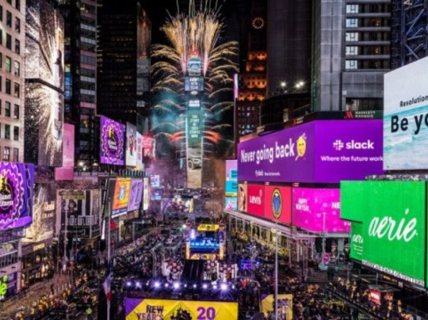 Nju Jorku rihap sheshin e famshëm Times Square për festimin e Vitit të Ri