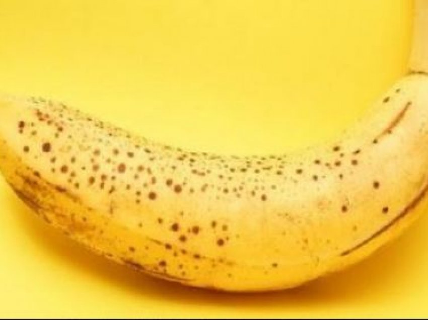 Çfarë ndodh kur hani një banane me njolla kafe?