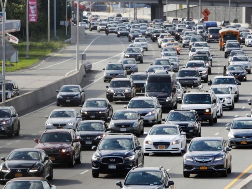 Nju Jork, drejtuesit e automjeteve pritet të paguajnë tarifë për ndotjen dhe bllokimin e trafikut