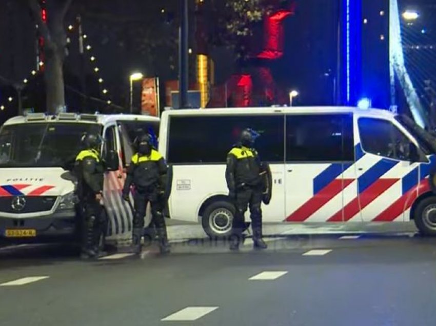“Ne s`jemi dele”, holandezët përleshen me policinë për masat anti-Covid, 7 të plagosur