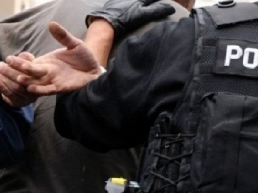Dy persona të arrestuar në Vushtrri