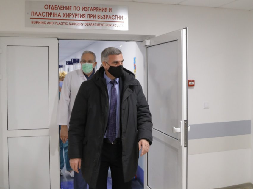Kryeministri bullgar viziton në spital të lënduarit e aksidentit tragjik