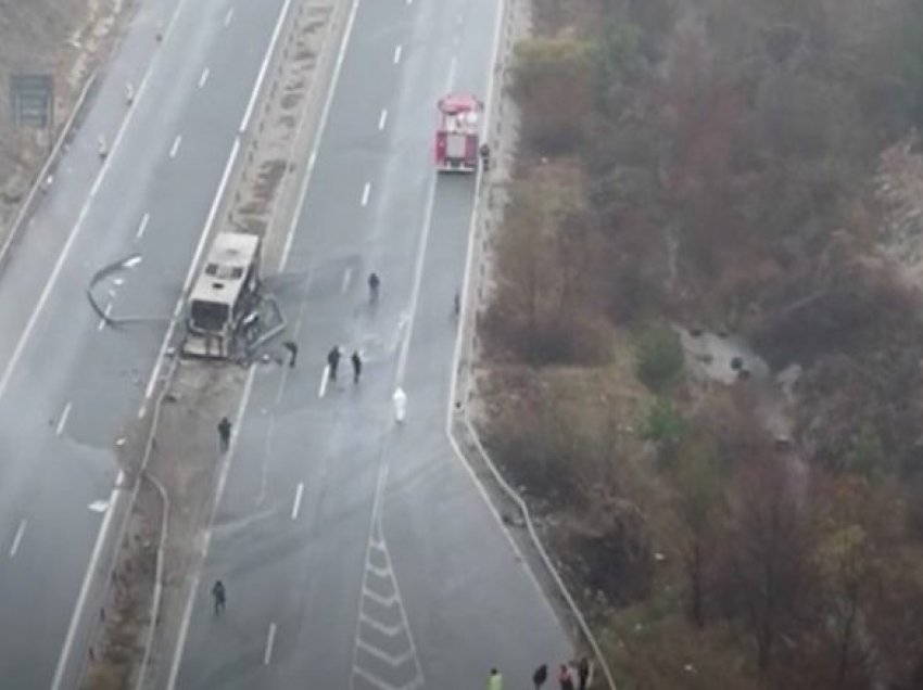 Pamje nga droni në vendin në Bullgari ku u aksidentua autobusi