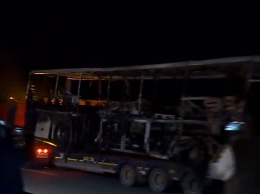 Momenti kur largohet nga vendi i aksidentit autobusi në Bullgari
