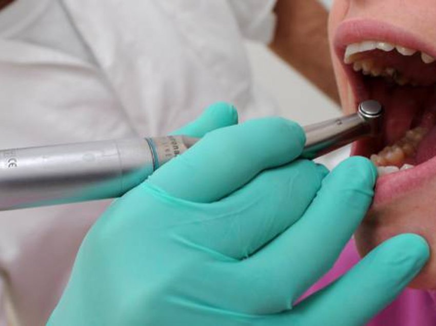 Prokuroria për dentistin: S’ka dyshim të arsyeshëm se ka kryer vepër penale