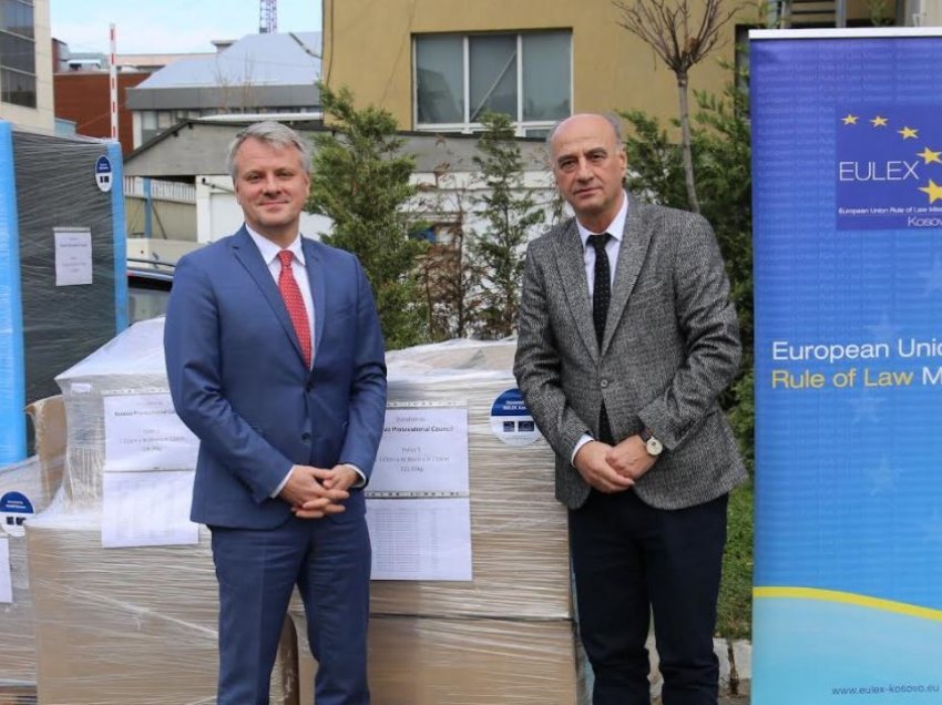 EULEX-i dhuron pajisje teknologjike për sistemin prokurorial