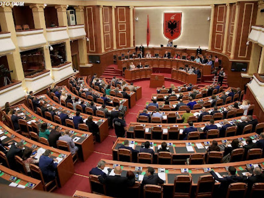 “Pse e sulmoni kaq egër!”/Përplasje e fuqishme për Kosovën në Kuvendin e Shqipërisë