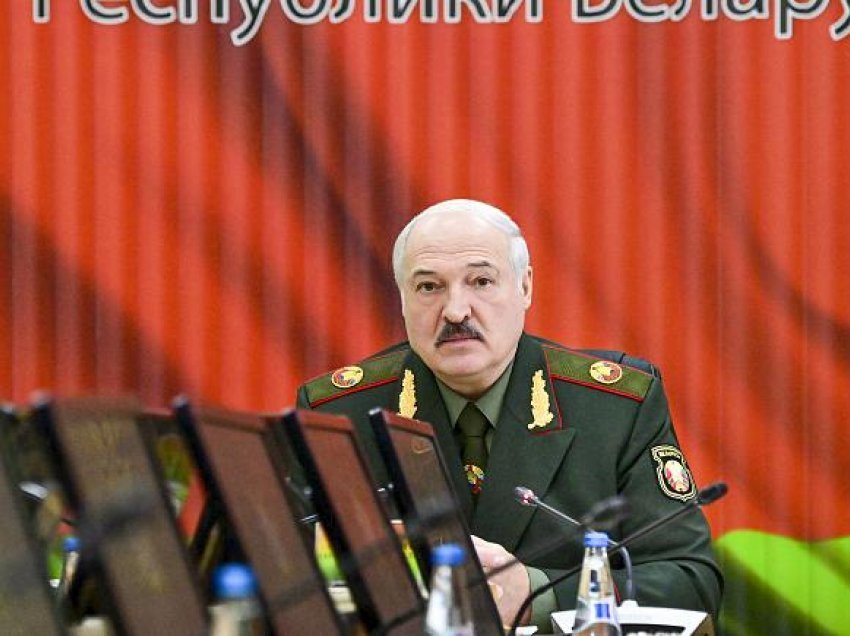Presidenti Lukashenko akuzon Lituaninë se ka hedhur trupa të pajetë në kufirin me Bjellorusinë