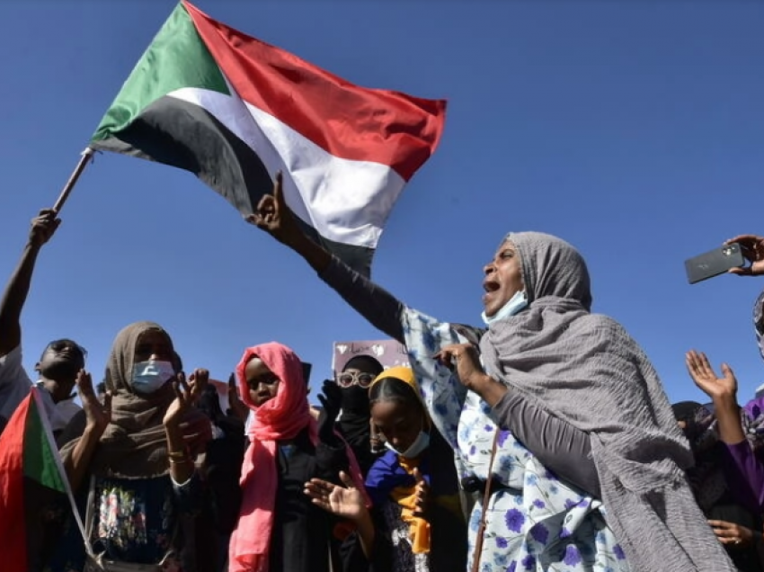 Forcat e sigurisë sudane hedhin gaz lotsjellës mbi protestuesit