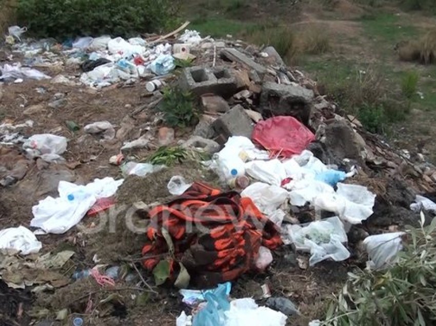 Fshati në Kurbin i mbuluar nga mbetjet, banorët: Mbeturinat hidhen pranë varrezave, asnjë reagim nga bashkia