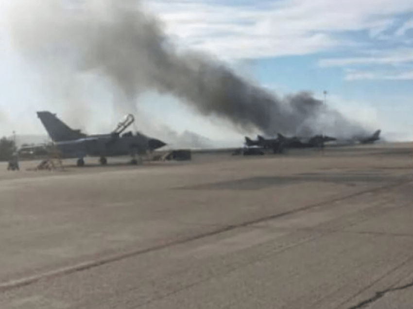Zjarr në një aeroport në Greqi, era favorizon përhapjen e flakëve