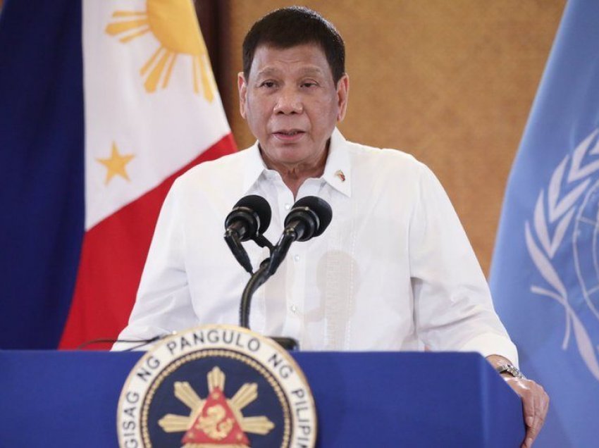 E paritur! Presidenti i Filipineve njofton tërheqjen nga politika