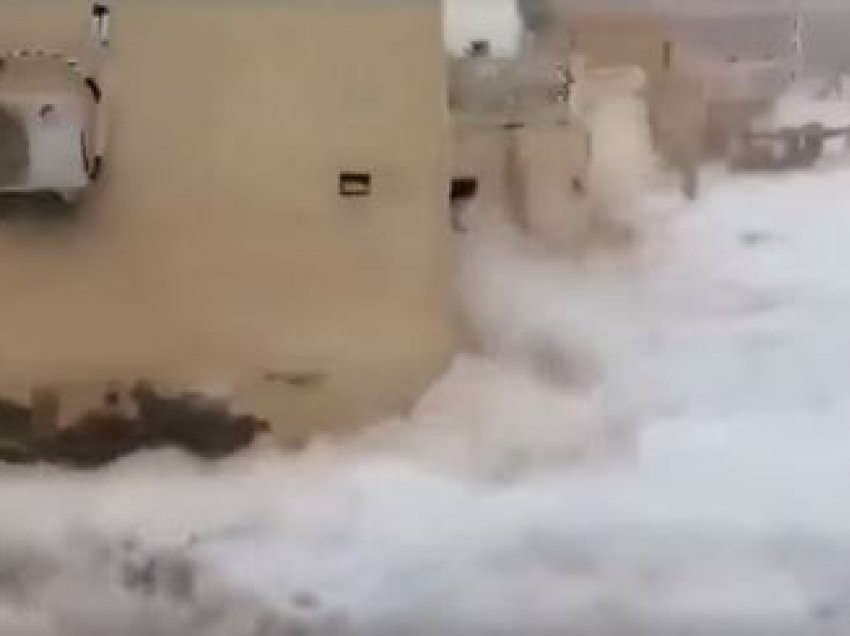 Cikloni tropikal godet Omanin, vdes një fëmijë