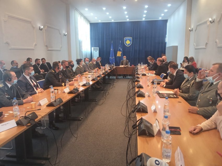 Komisioni për Siguri e informon Akademinë e Forcave shqiptare për sfidat dhe arritjet e FSK-së