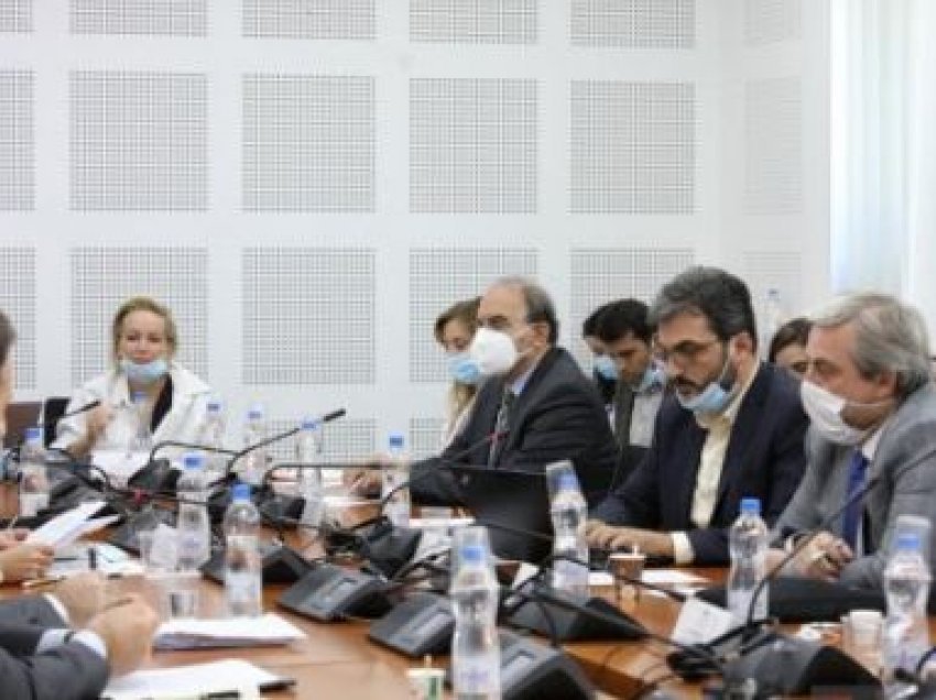 Fillon raportimi i ministres Nagavci në Komisionin për Arsim/Mediave u ndalohet pjesëmarrja