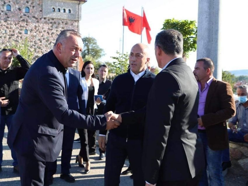 Ramosaj u prit në konakun e komandantit të UÇK-së Ramush Haradinaj, zotohet se nuk do të ndalet për zhvillimin e Deçanit