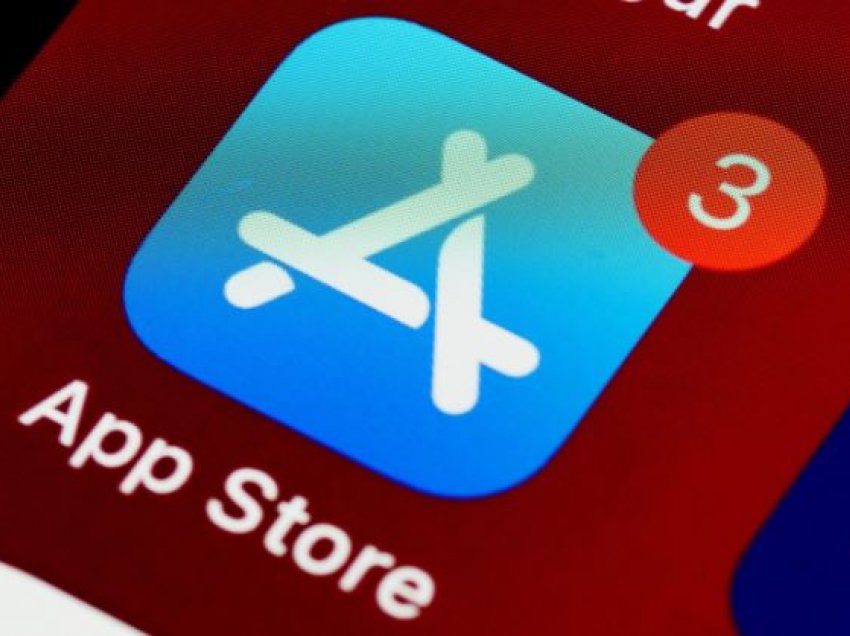 Apple iu lejon përdoruesve të raportojnë problemet në App Store