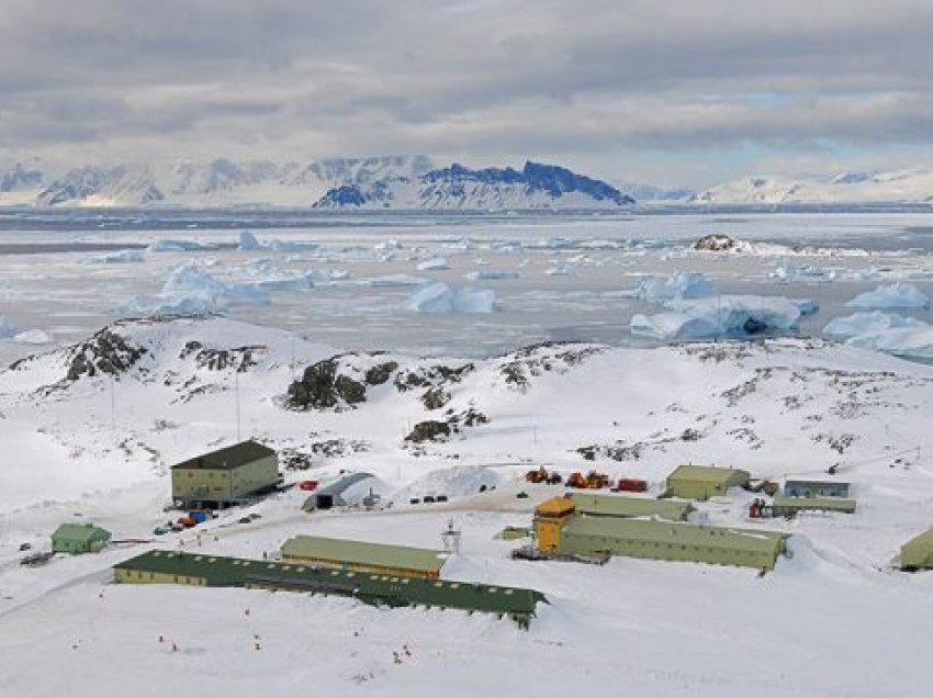 Vaksina AstraZeneca mbërrin në Antarktidë