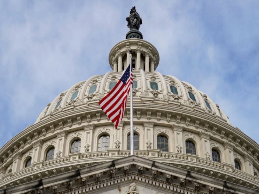 Senati miraton masën për rritjen e tavanit të borxhit