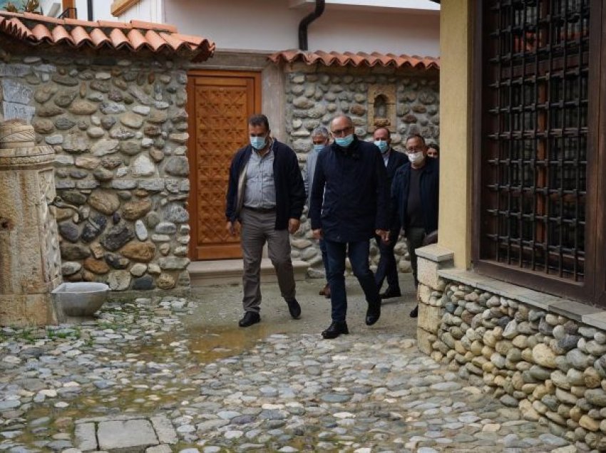 Totaj viziton Teqen Helvetive në Prizren, pritet nga Sheh Abedin Shehu