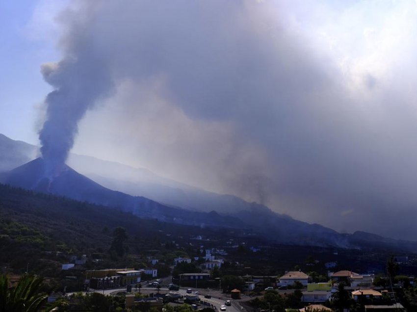 Llava re kërcënon edhe më shumë ndërtesa në La Palma