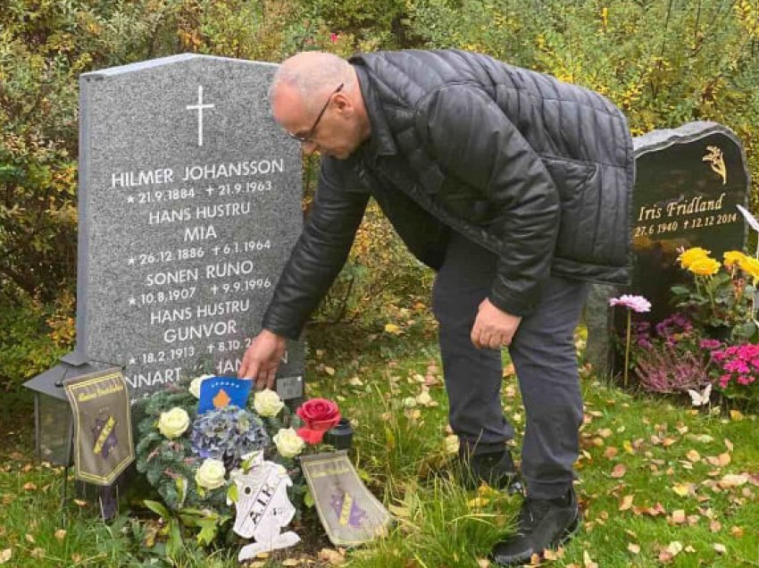 Agim Ademi vendos lule të freskta te varri i ish-presidentit të UEFA-s
